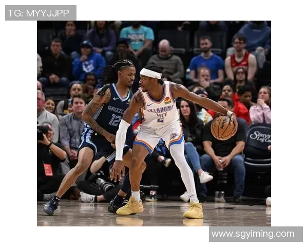 亚历山大在多人围堵中突破内线成功挑篮得分展现超强个人能力 亚历山大在多人围堵中突破内线成功挑篮得分展现超强个人能力