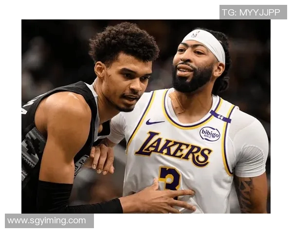 湖人客场再遭重创三天内连败爵士球队状态堪忧 湖人客场再遭重创三天内连败爵士球队状态堪忧