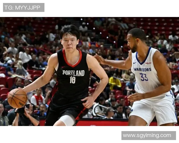 开拓者NBA季前赛再负勇士 杨瀚森篮板创个人新高 开拓者NBA季前赛再负勇士 杨瀚森篮板创个人新高