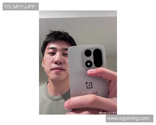 现场观战湖勇大战!王俊杰更新社媒分享近期动态 现场观战湖勇大战!王俊杰更新社媒分享近期动态