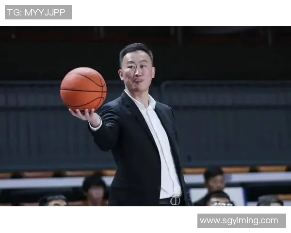 青岛男篮主帅刘维伟现场观战点评爱徒:相信小杨,他会越来越好! 青岛男篮主帅刘维伟现场观战点评爱徒:相信小杨,他会越来越好!