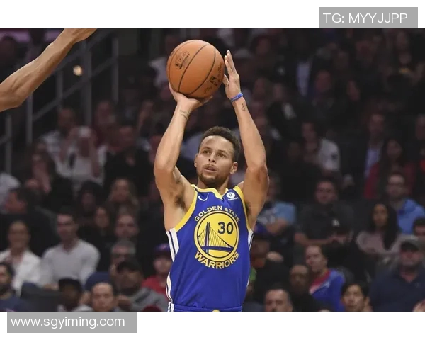 三球解锁800记三分里程碑：用时260场历史最快却耗近6年太扎心